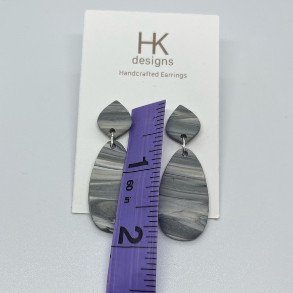 Handcrafted Marbled Clay Earrings - Picture 5 of 6